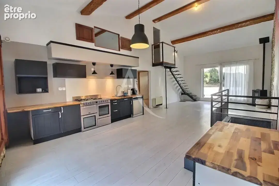 À vendre maison de village atypique avec piscine, terrasse et grand garage - photo 5