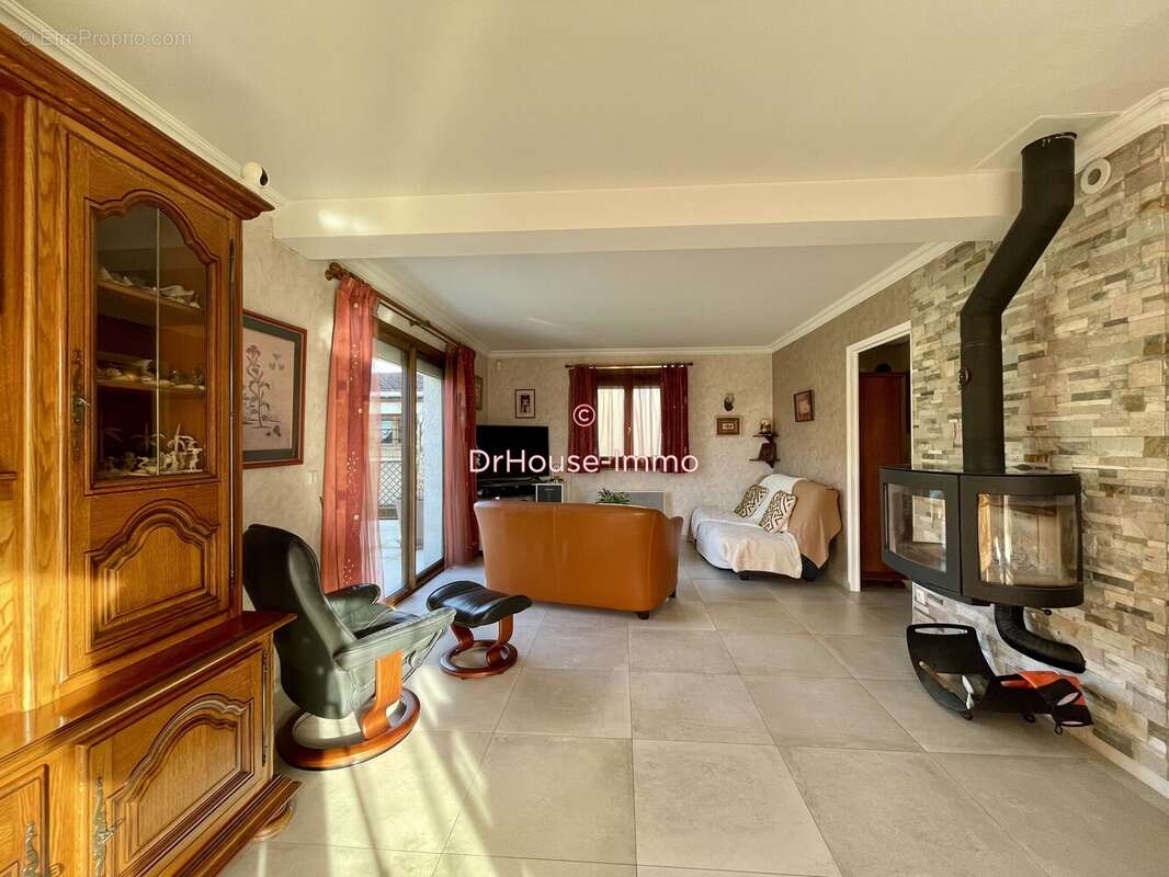Maison à MONTEVRAIN