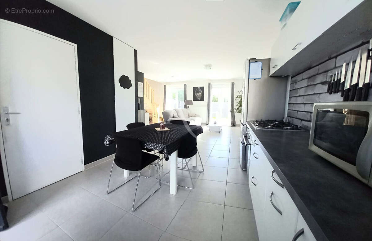 Maison à SAINT-ETIENNE-DE-MONTLUC