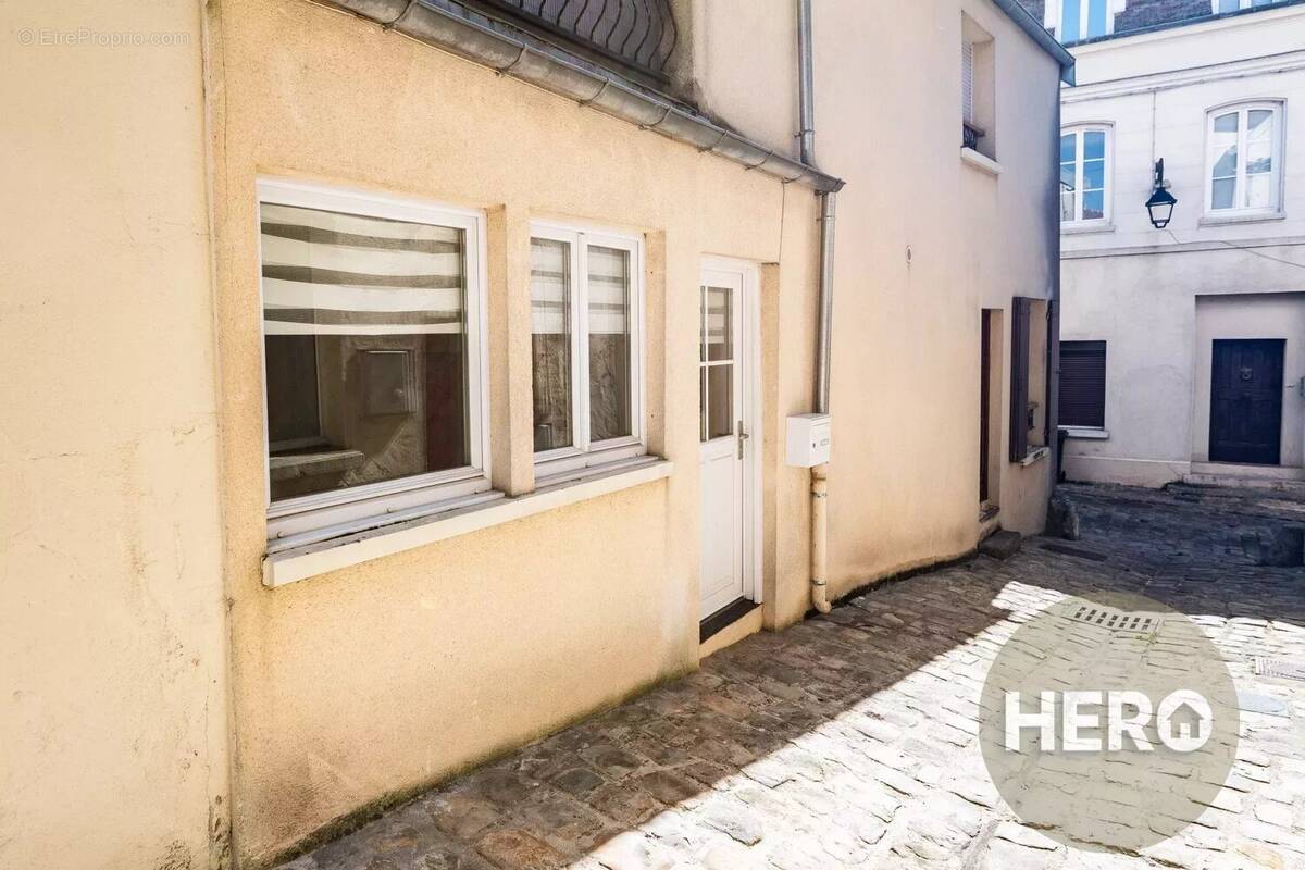 Appartement à NEAUPHLE-LE-CHATEAU