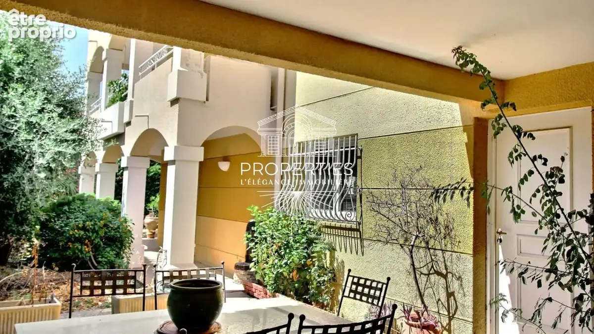 Le lavandou -  centre ville - t5 118 m² - rez de jardin 365m² - garage - photo 6