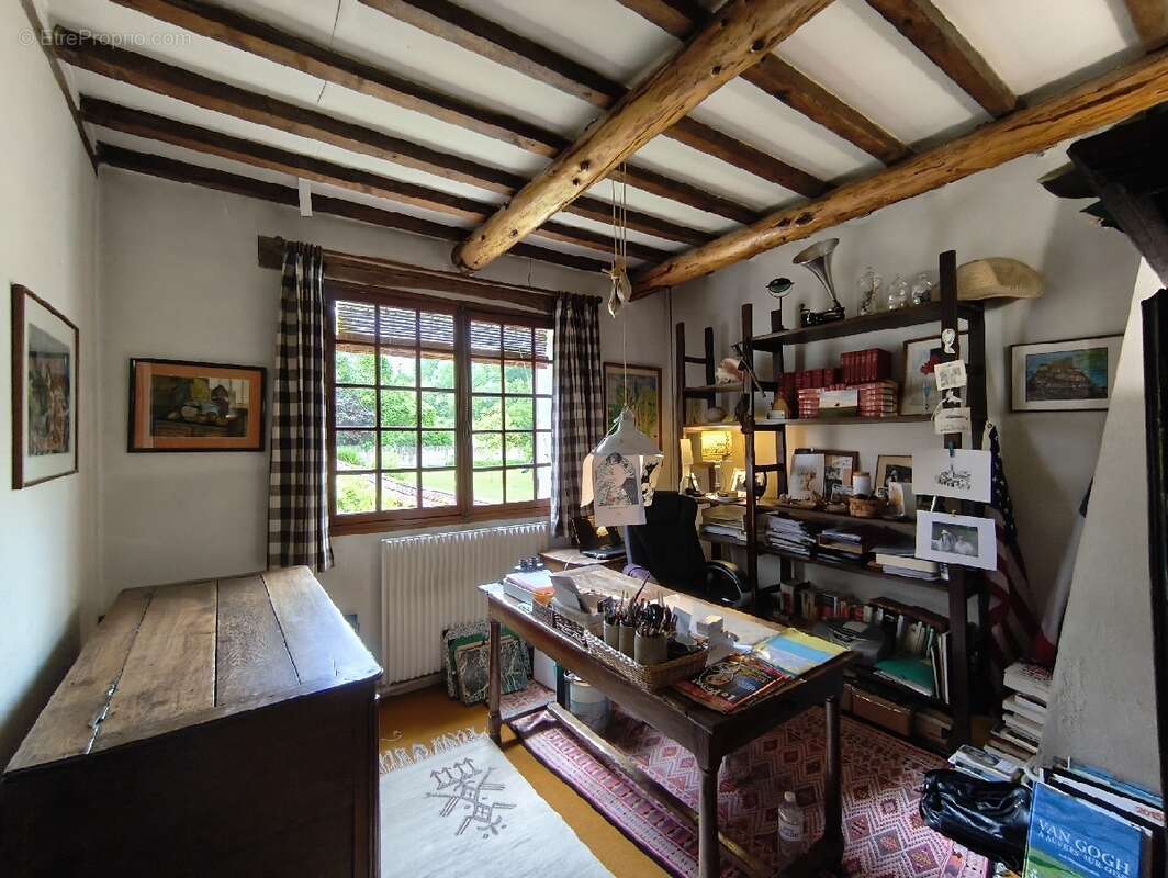 Maison à VALLANGOUJARD