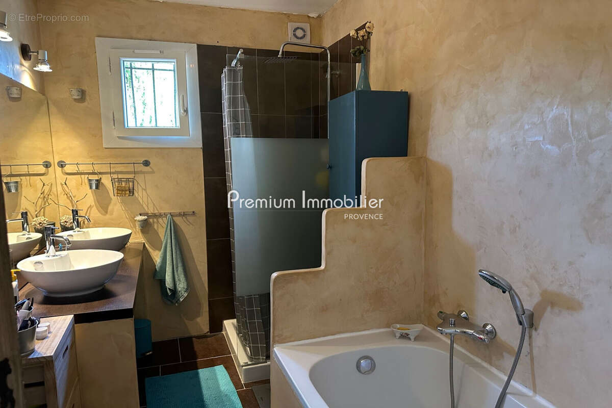 Maison à LE PUY-SAINTE-REPARADE