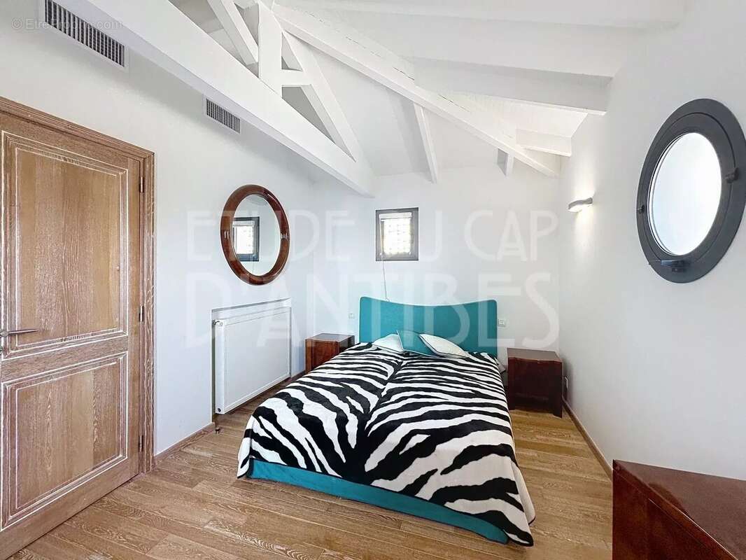 Maison à ROQUEBRUNE-SUR-ARGENS