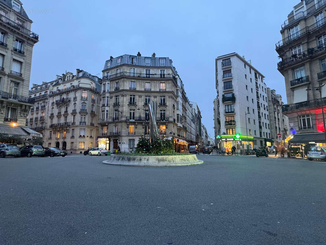 Appartement à PARIS-16E