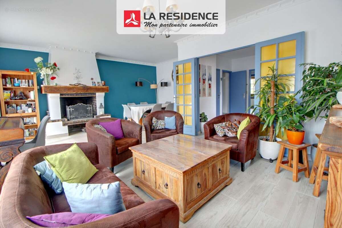 Maison à LES CLAYES-SOUS-BOIS