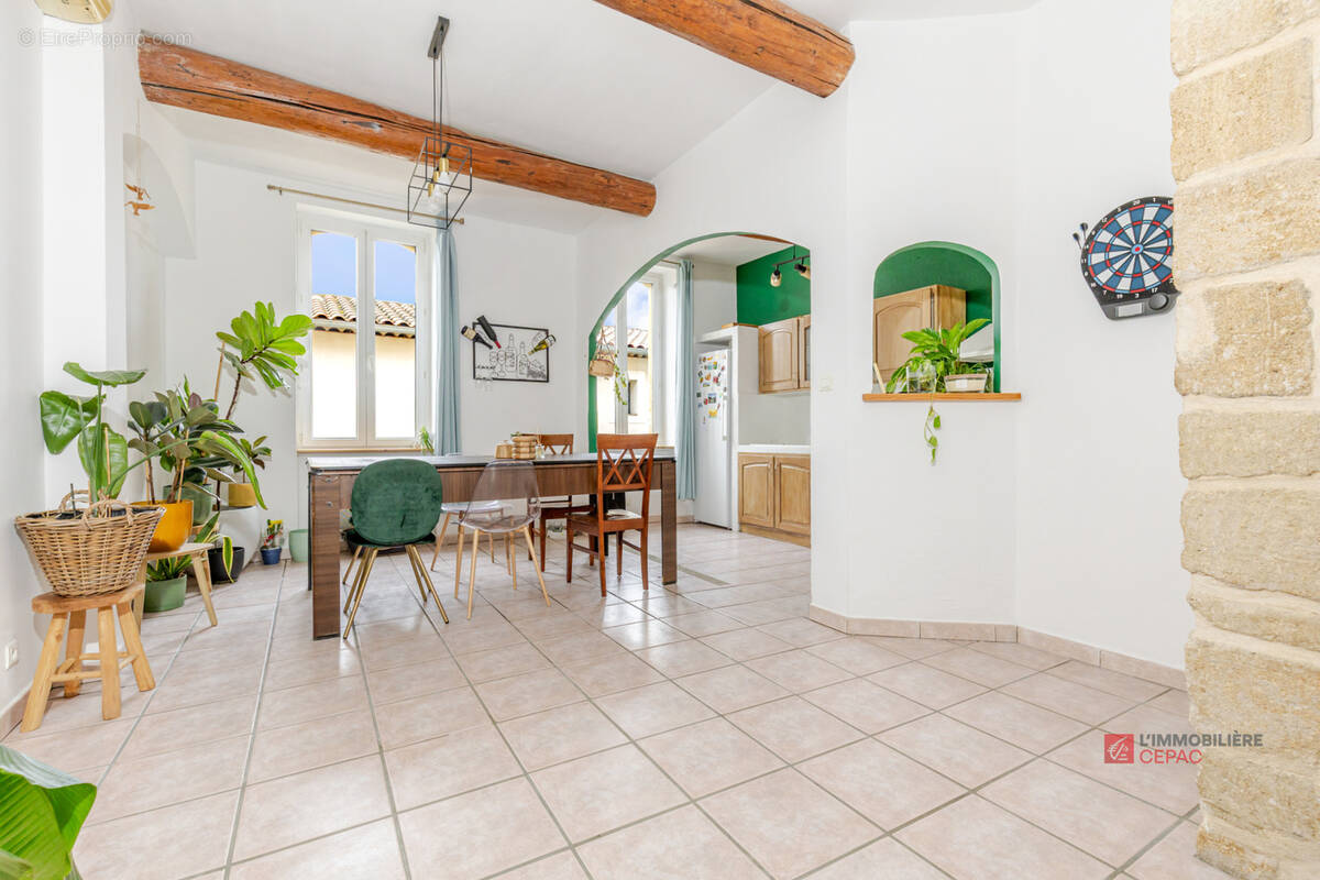Maison à SAINT-CHAMAS