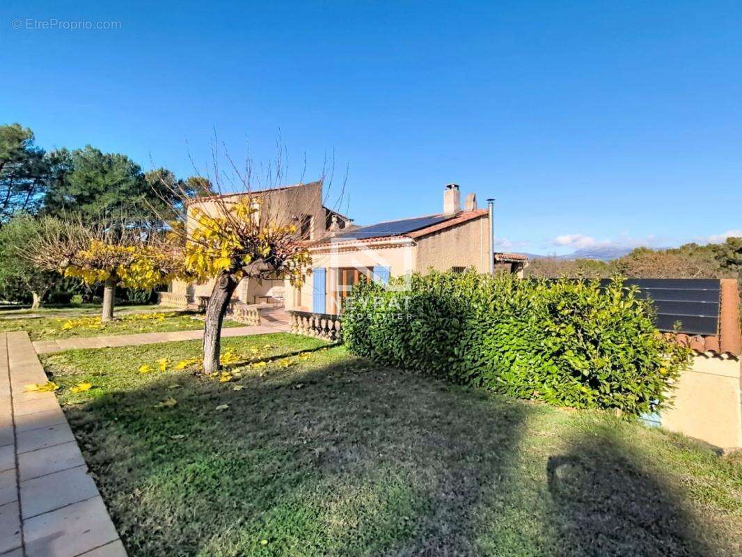 A tourrettes - propriete - proche golf de terre blanches - piscine - tennis - appartement independant - photo 8