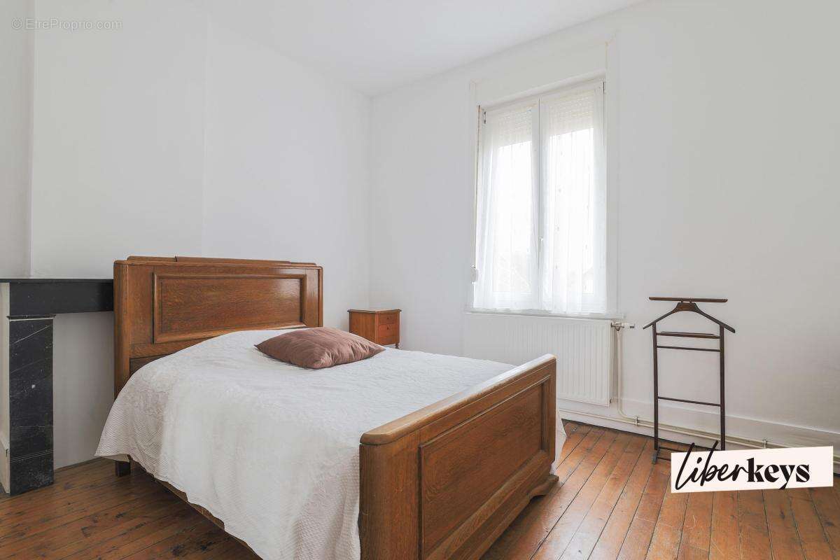 Maison familiale 158 m² – 3 chambres – Grand terrain 1 322 m² – Véranda – Bureau  – Parking – Pommereuil - photo 6