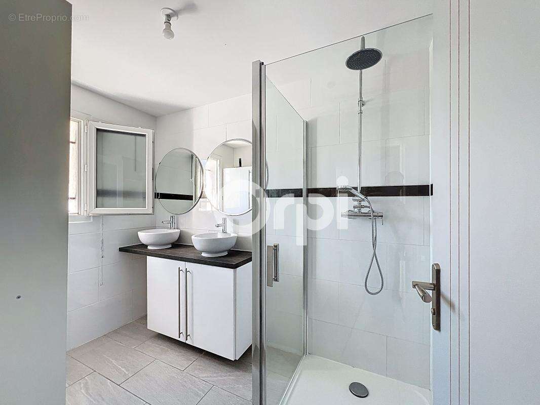 Maison à ROQUEBRUNE-SUR-ARGENS