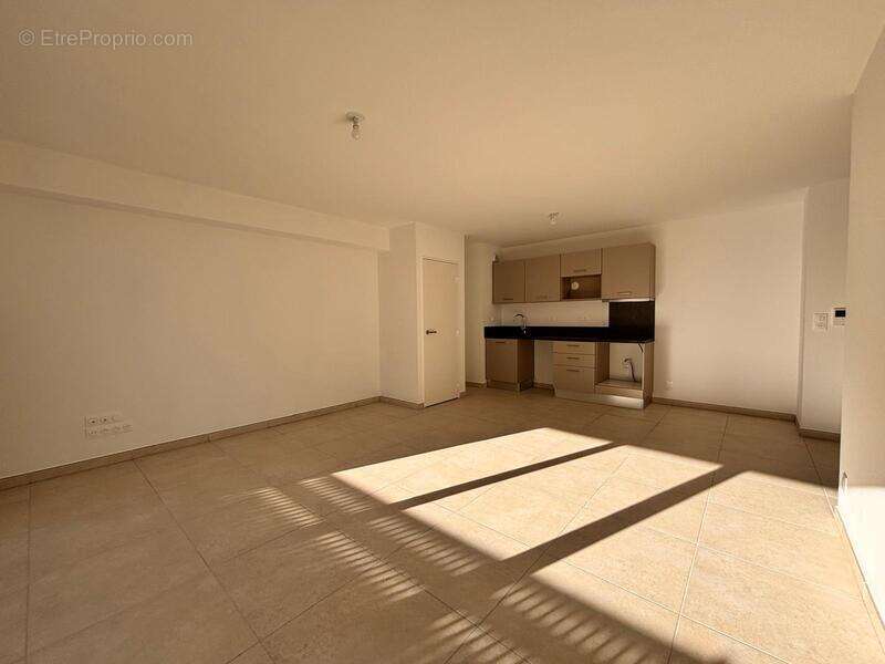 Appartement à VIC-LA-GARDIOLE