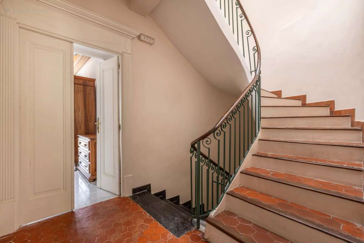 Maison de caractère 8P/ 354 m² – Vue panoramique / 6 suites / appartement 2P indépendant / terrain 1041 m² / 25 min de Nice - photo 16
