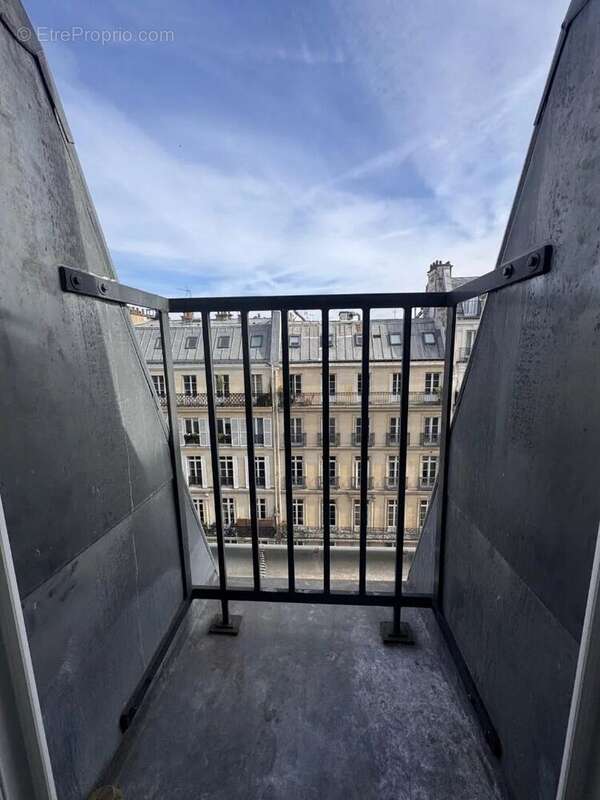 Appartement à PARIS-1E