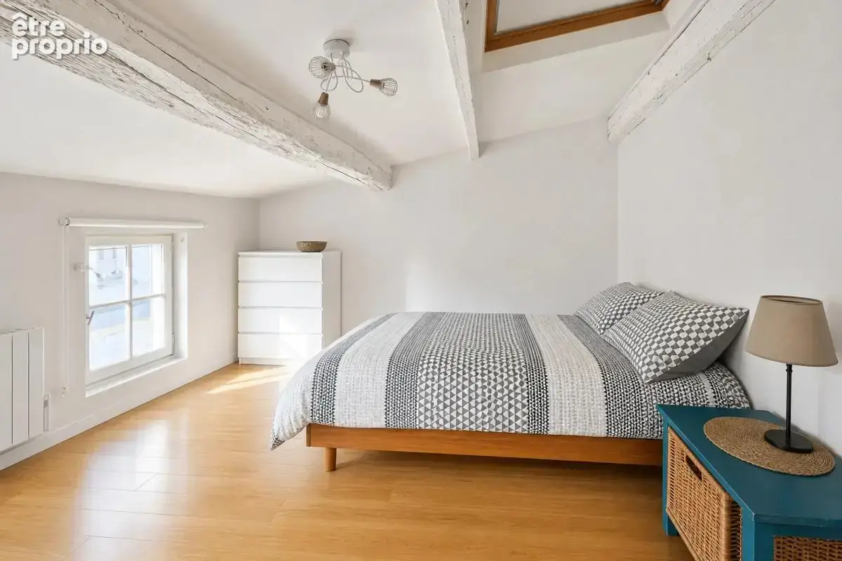 Spacieux duplex 181 m² avec cachet historique - Saintes - photo 8