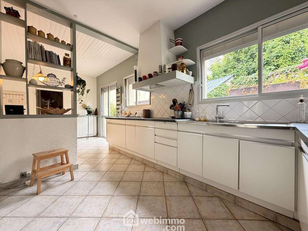 Elle est équipée et aménagée - Maison à LAON