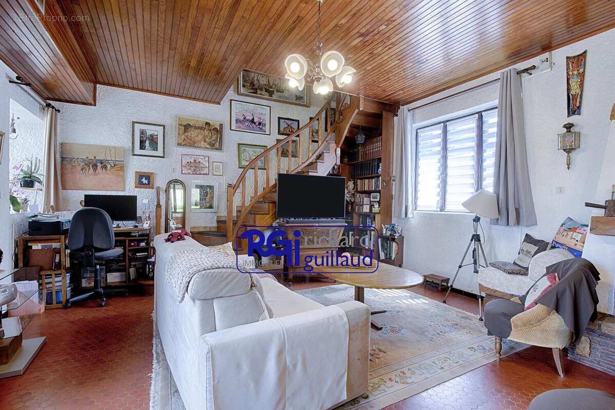 Appartement à LA TOUR-DU-PIN