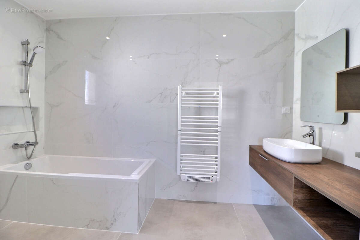 Maison à SAINT-BRES