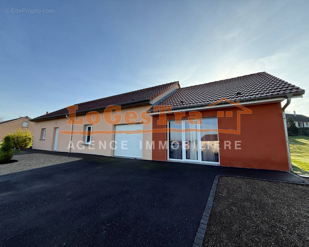 Maison à DOMBROT-LE-SEC