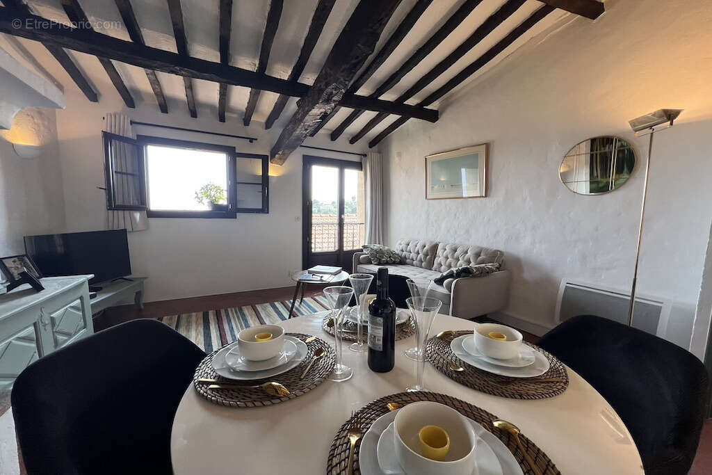 Appartement à TOURRETTES-SUR-LOUP