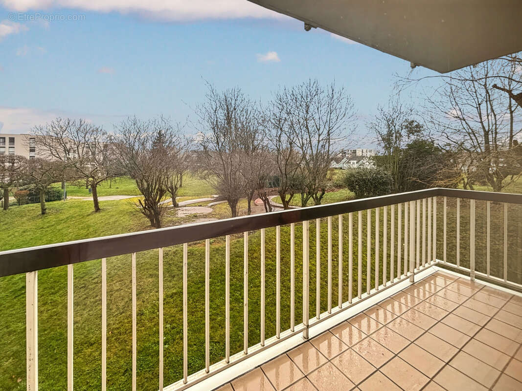 Appartement à LES CLAYES-SOUS-BOIS