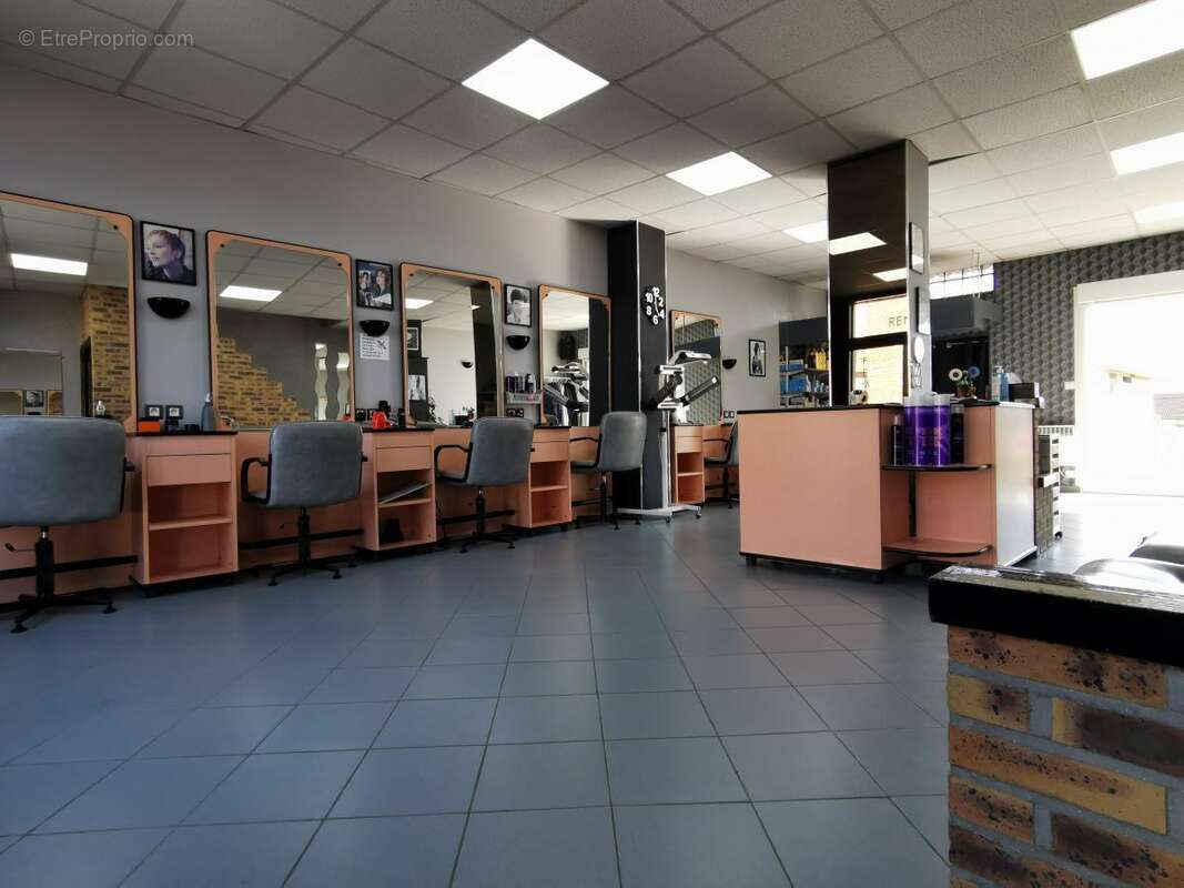 Commerce 54 m² à Raillencourt-Sainte-Olle  - photo 3
