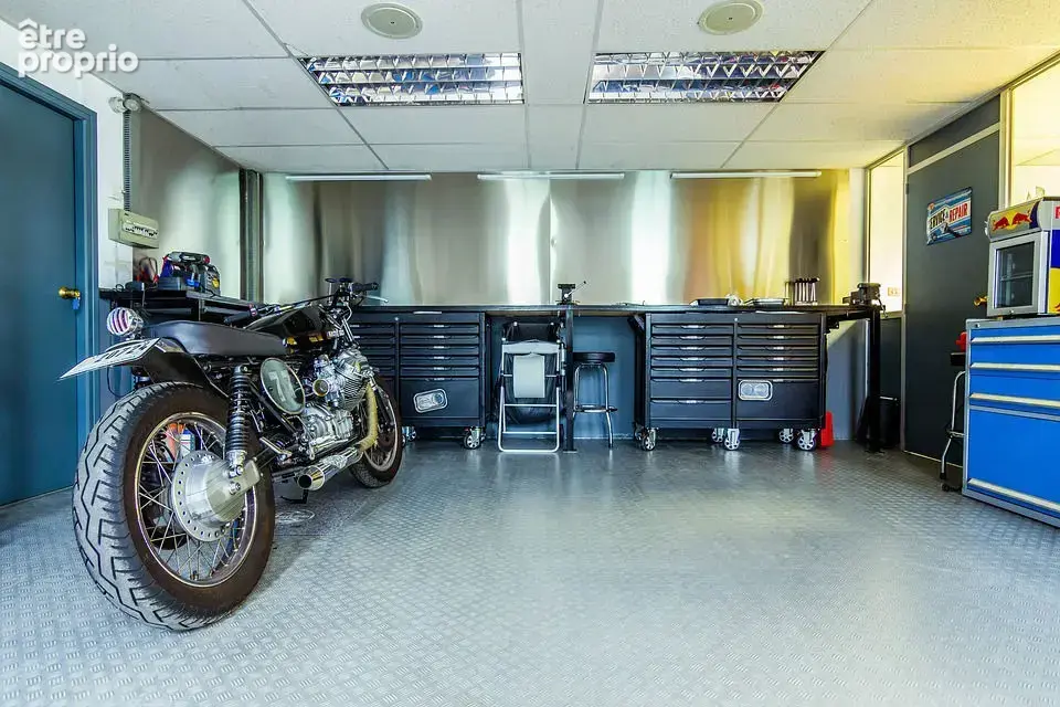 Cession de titres   affaire de direction   groupe de sociétés spécialisé dans l'univers de la moto - photo 1