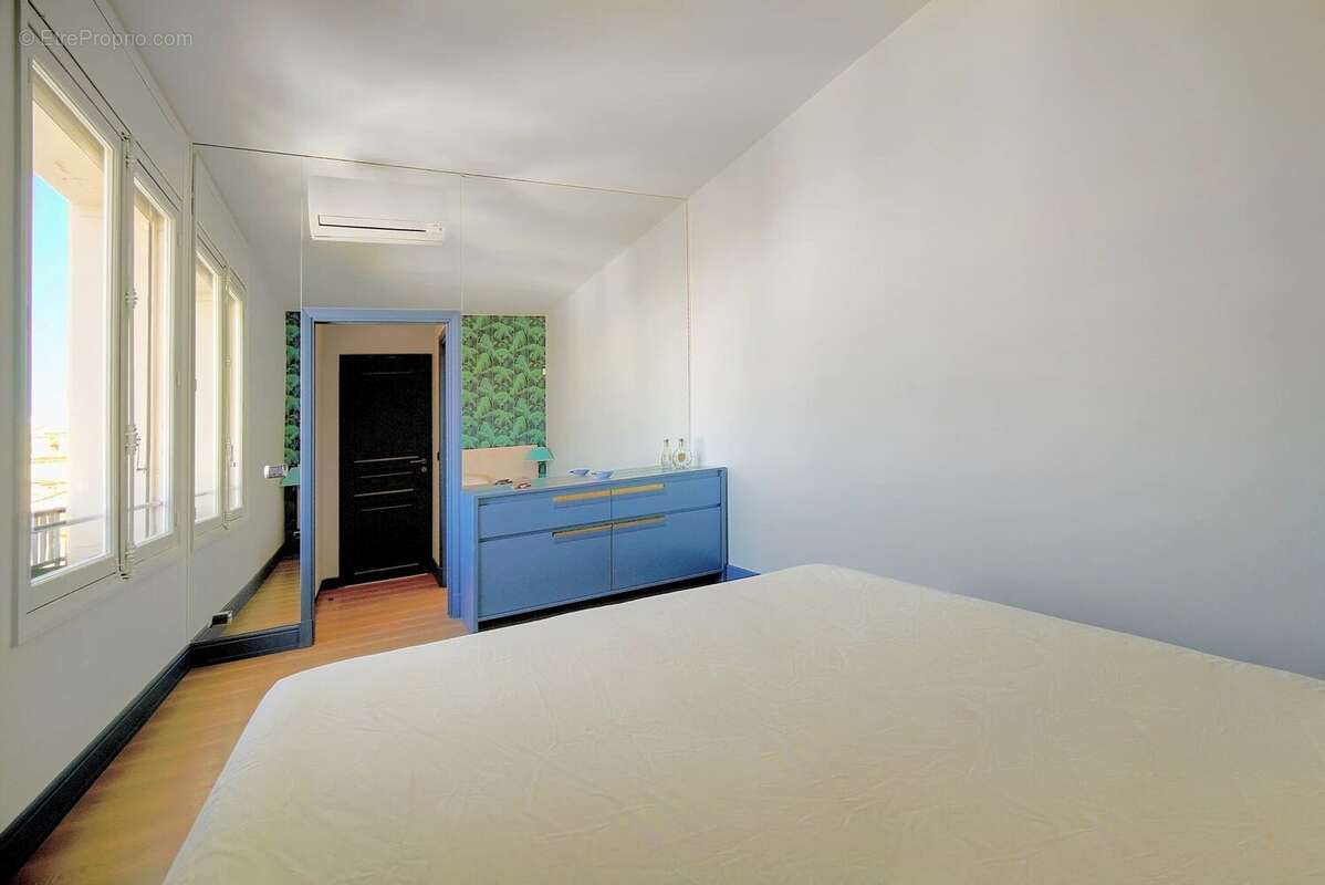 4 pièces rénové – Immeuble Bourgeois Cannes Centre – Prestations luxueuses - photo 15