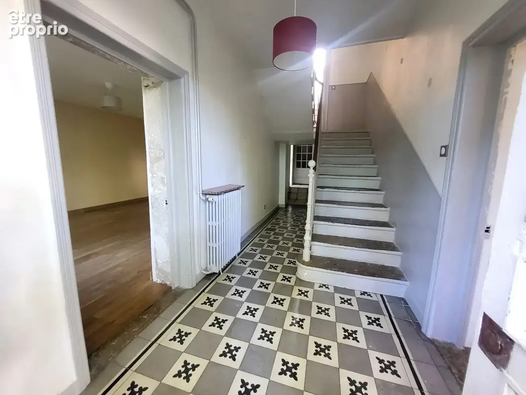 Maison familiale 235m2 avec 6 chambres à Neuville sur Saône - photo 10