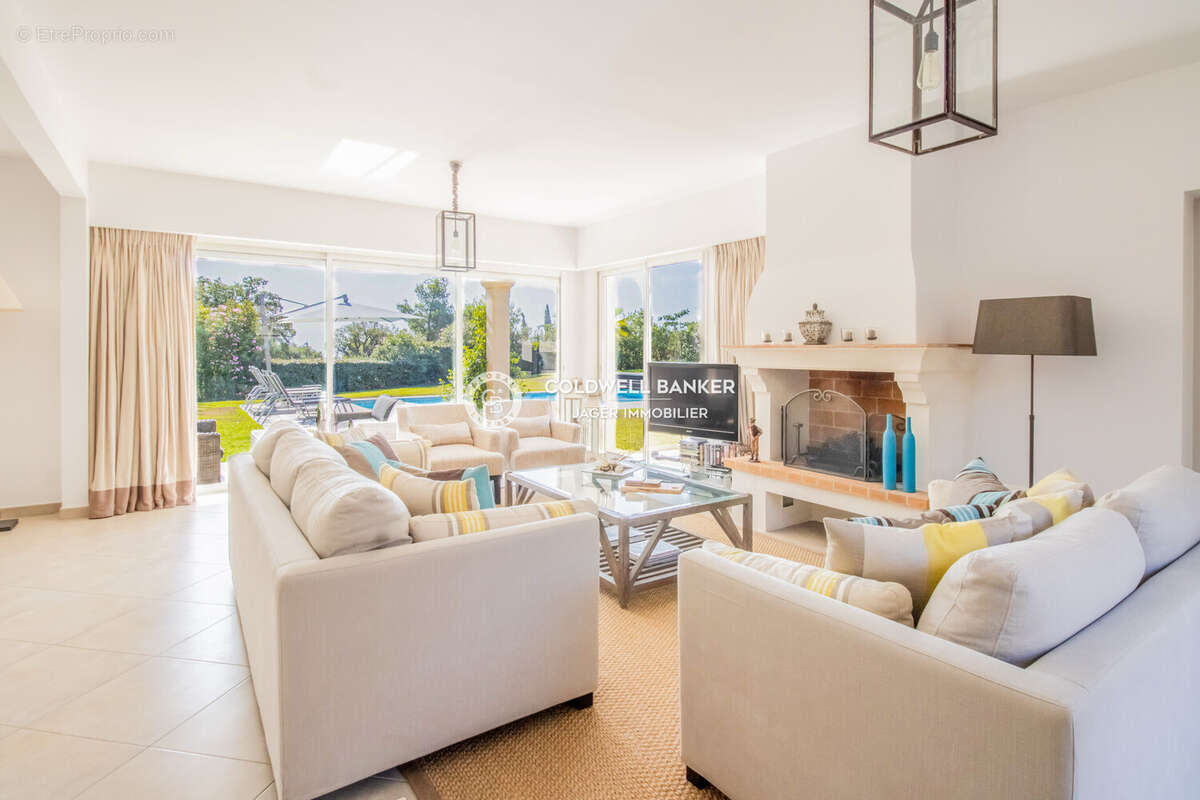 Maison 220 m² à Grimaud  - photo 5