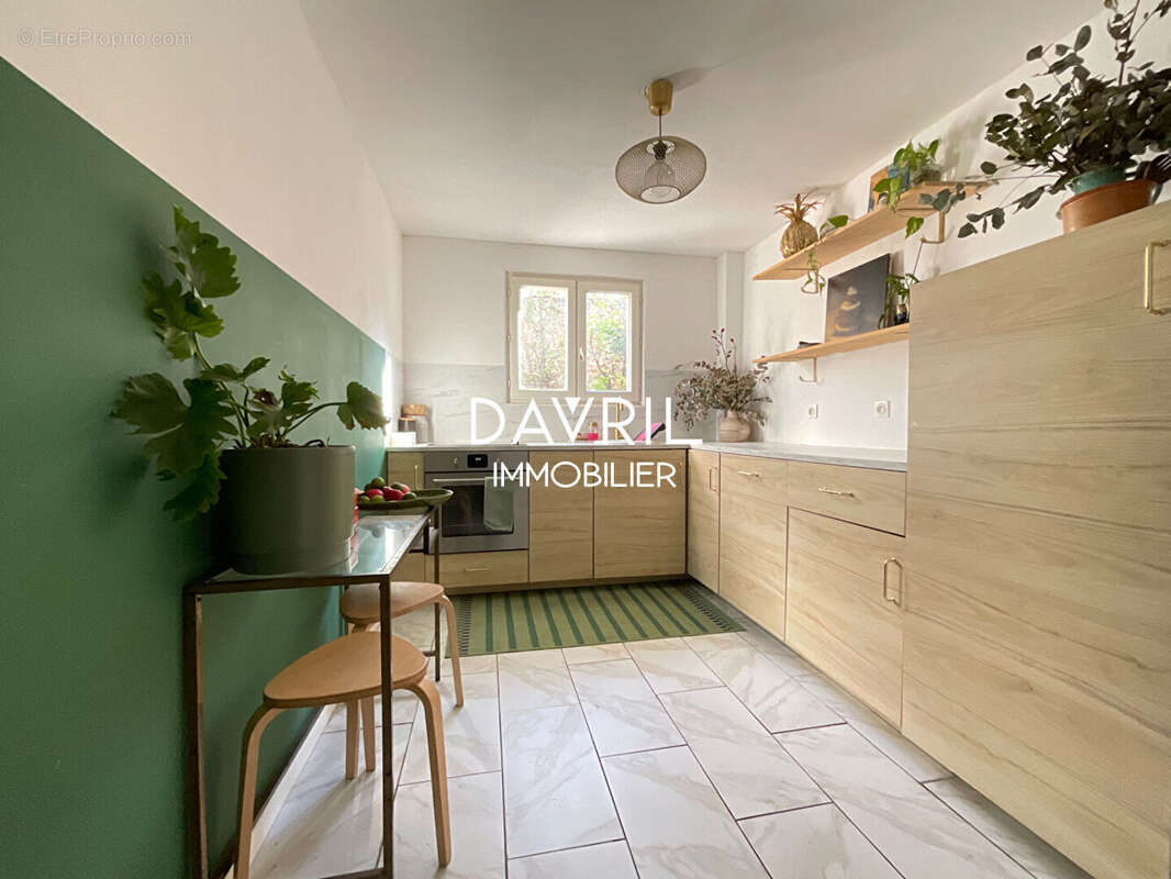 Maison à CHANTELOUP-LES-VIGNES