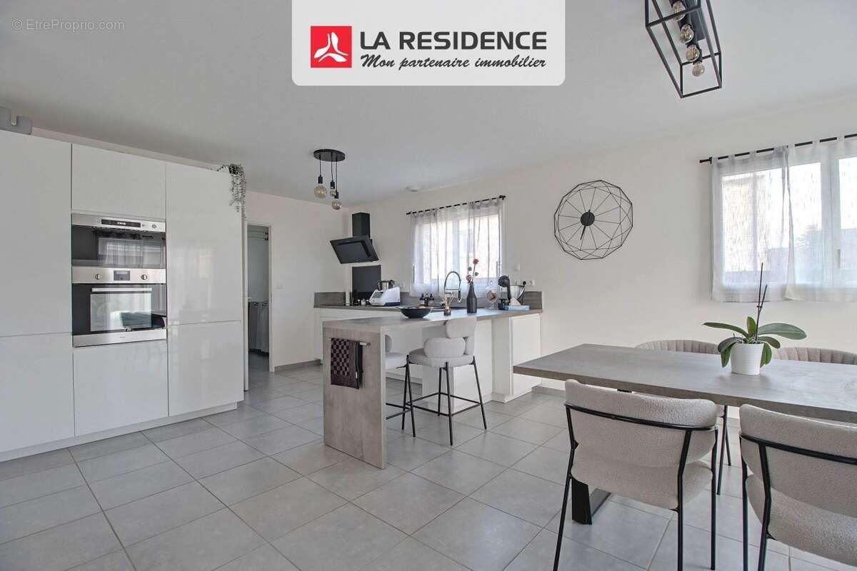 Maison à SAINT-ETIENNE-DU-ROUVRAY