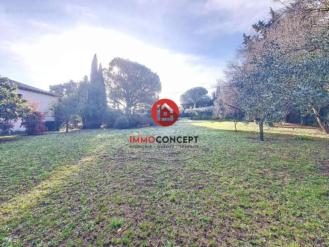 Terrain à ROQUEMAURE