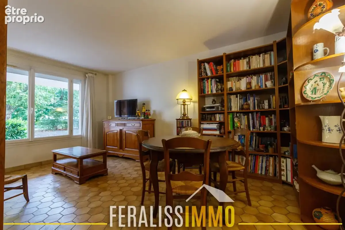 Appt F2 résidence fermée et sécurisée ! - photo 2
