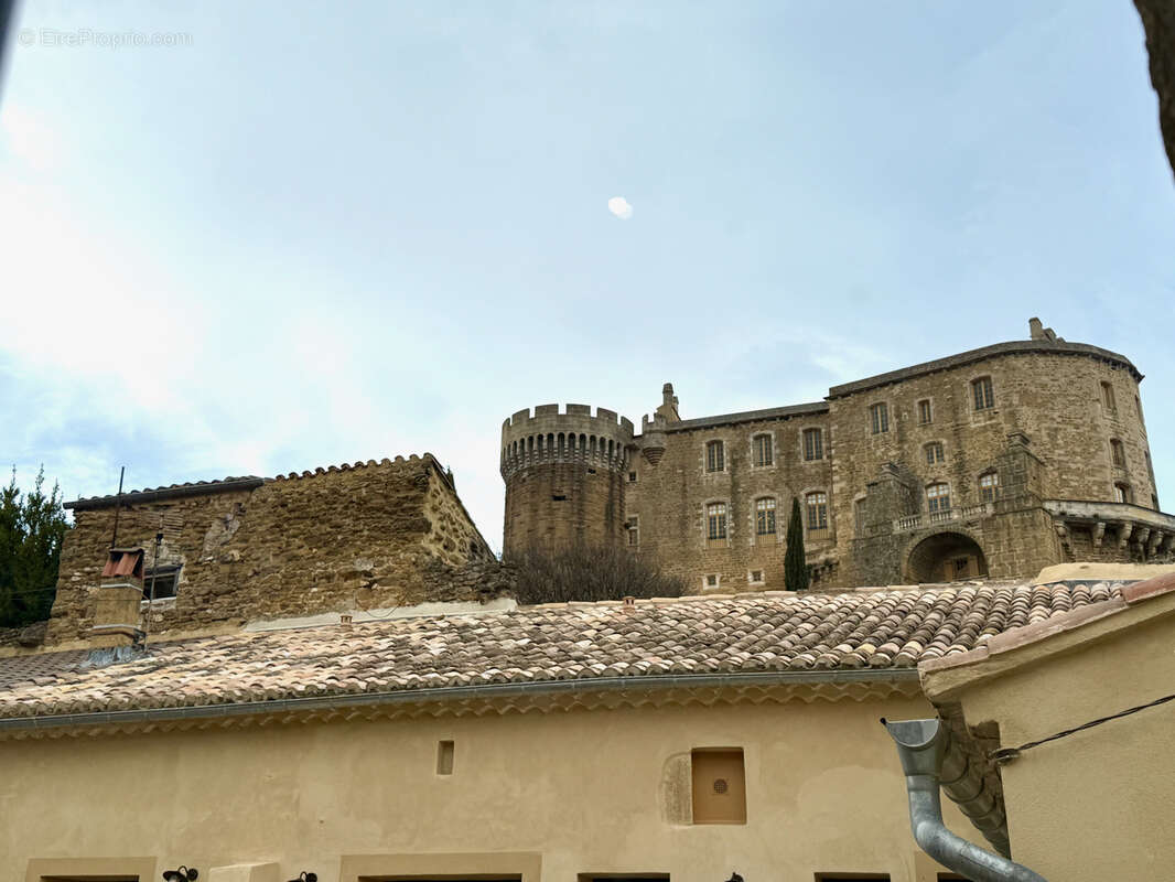 Appartement à SUZE-LA-ROUSSE