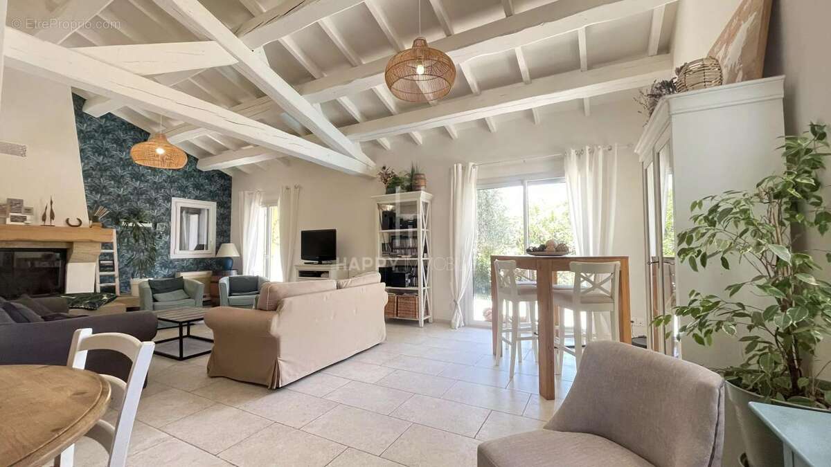 Maison à MOURIES