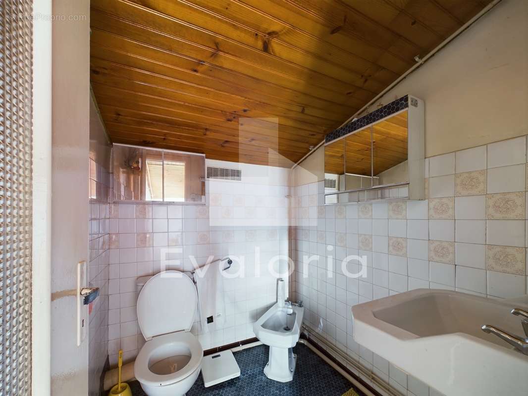 Salle d'eau de l'appartement indépendant.