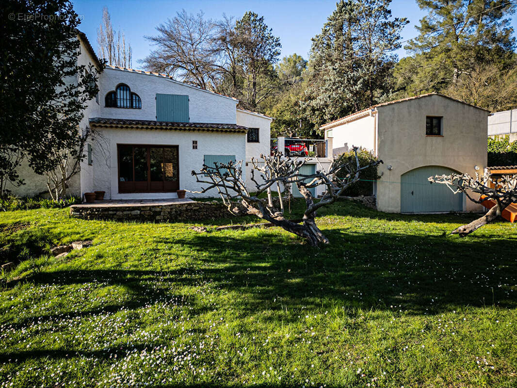 Maison à MEOUNES-LES-MONTRIEUX