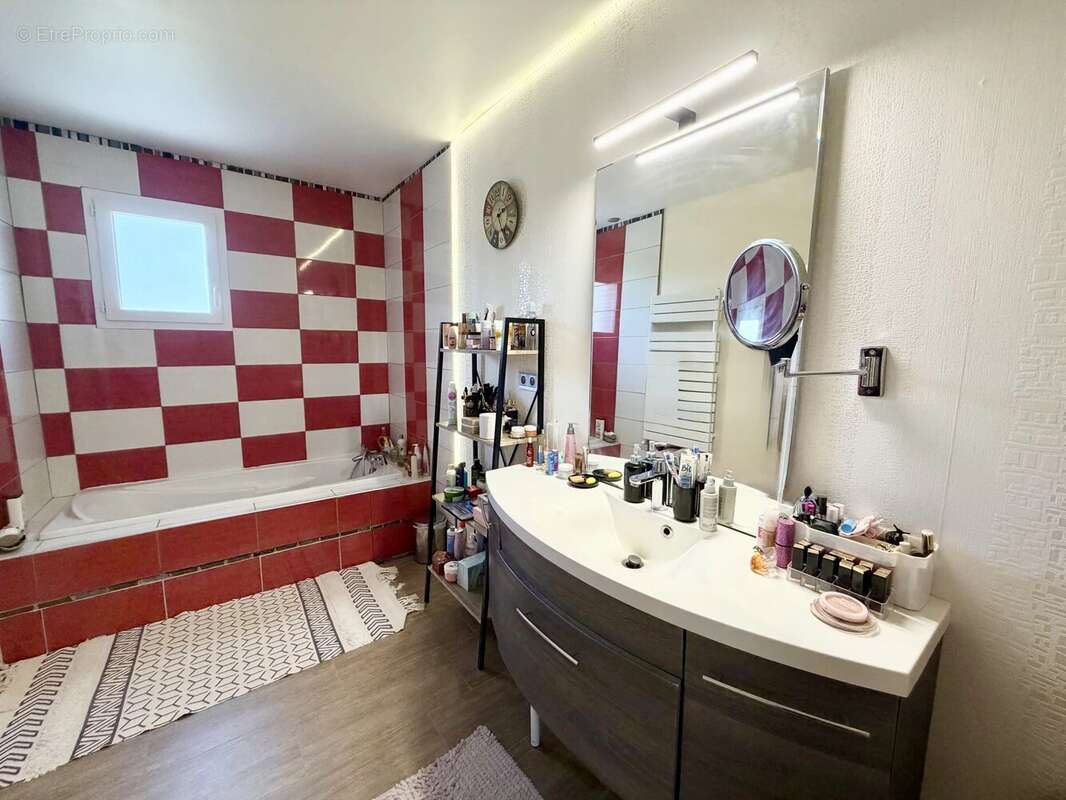 Pérignat-lès-Sarliève : Villa 174m², 4 chambres et spa balnéo - photo 12