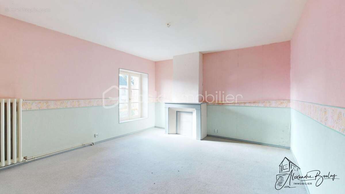 Maison en pierre à rénover – 141 m² – Dépendances – Terrain clos 645 m² - photo 9