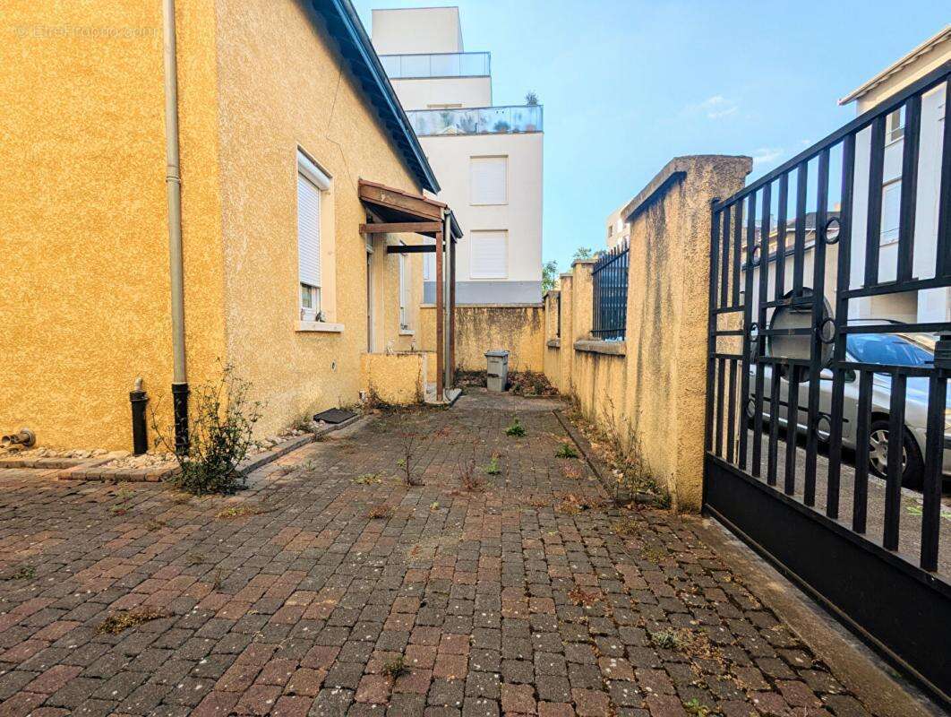 Maison à LYON-8E
