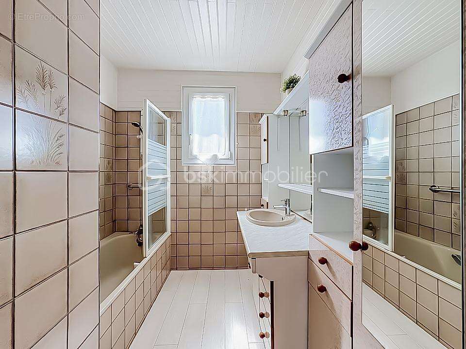 *** magnifique villa t7 de 222 m² avec piscine - castries *** - photo 24