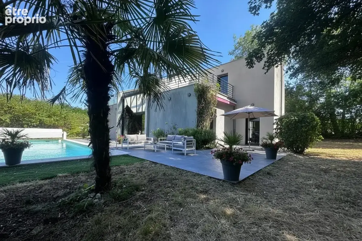 Maison à SAINT-SIMEON-DE-BRESSIEUX