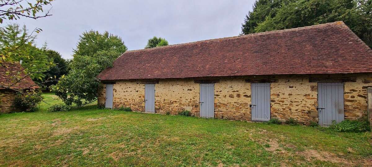 Maison en pierres ,  dependances ,1 hectare ,  saint yrieix la perche ,  haute-vienne - photo 11