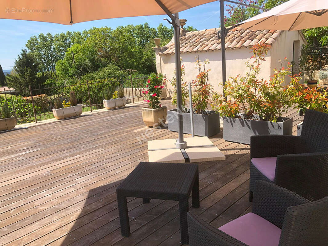 Un bien unique au coeur de Cucuron ? 200 m², 4 suites, grand jardin - photo 4