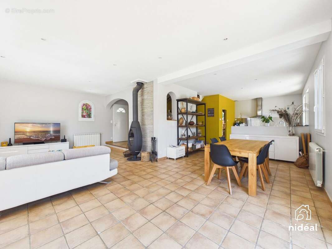 Maison à SAINT-HILAIRE-DE-BEAUVOIR