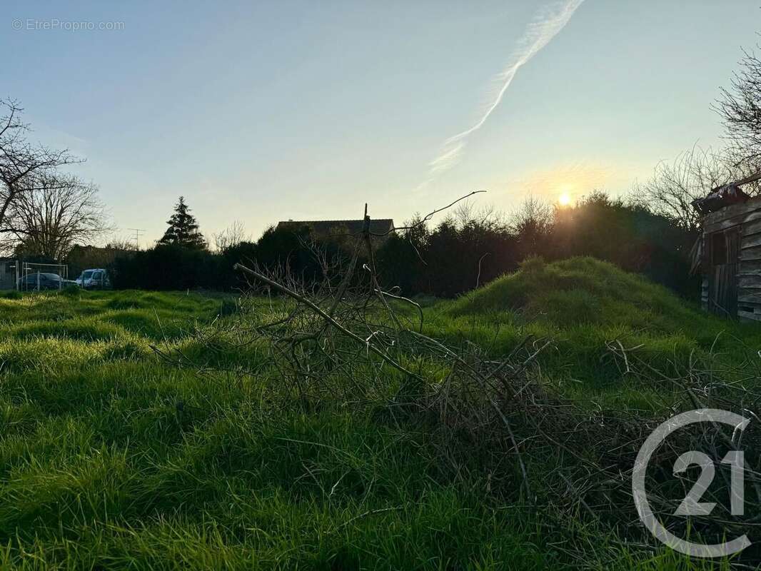 Terrain à CROTH