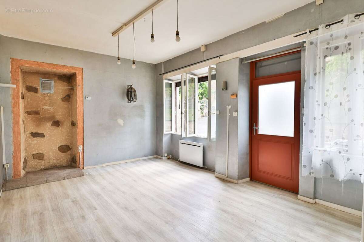 Maison à SAINT-GERMAIN-LES-BELLES