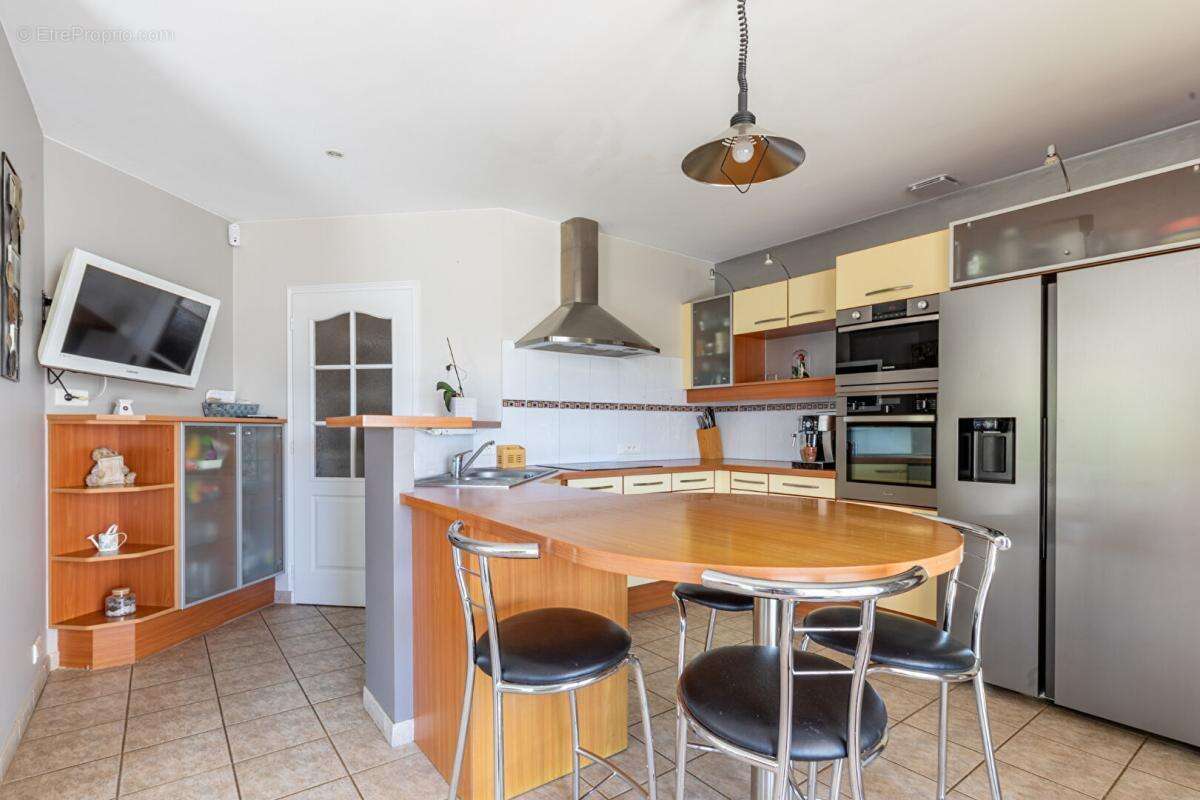 Maison Mouzillon 6 P . 4 Chs . Bureau . 177.85 M² . Double garages . T 1153 M² . Sous-sol - photo 4