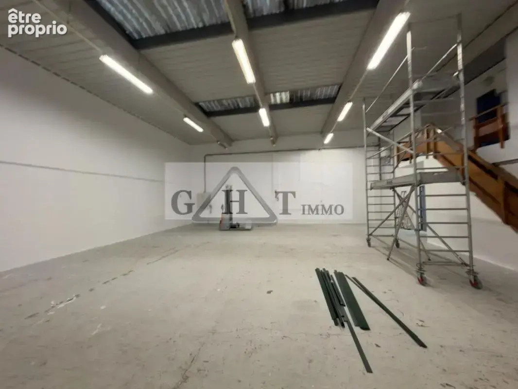 Entrepot 300m2 a vendre moissy cramayel - photo 2