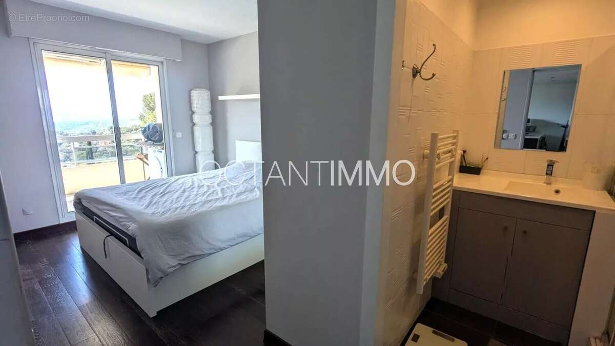 Appartement à MOUGINS